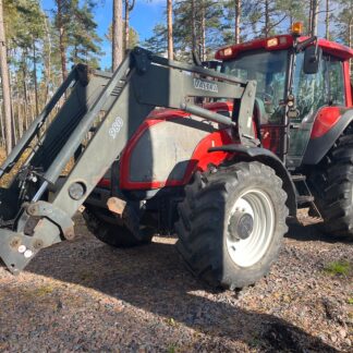 VALTRA T140-4 Twintrac avec chargeur