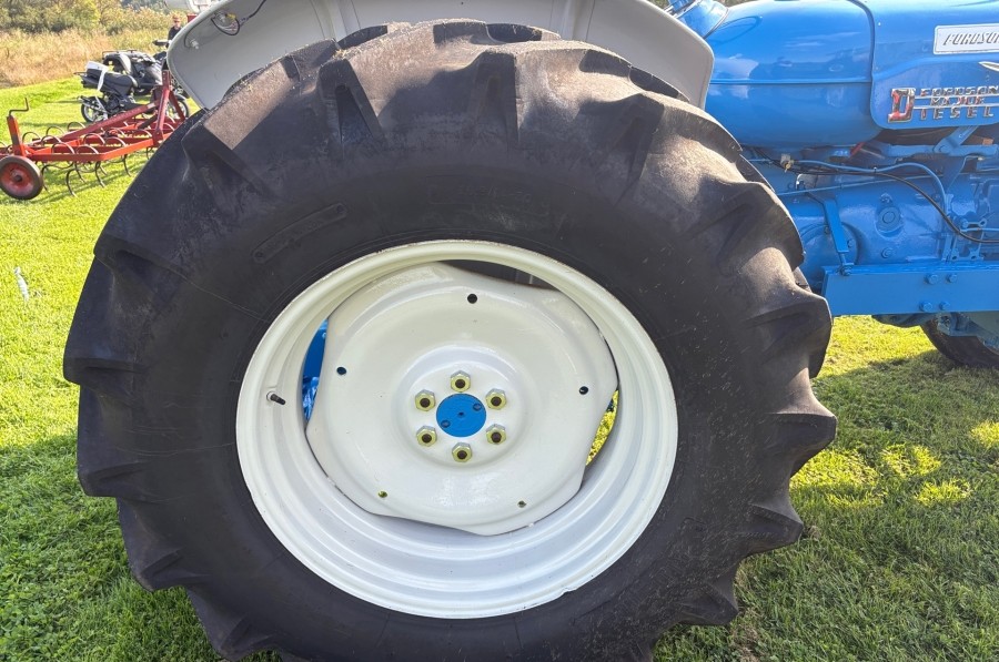 Fordson Super Major Super Six – Image 28