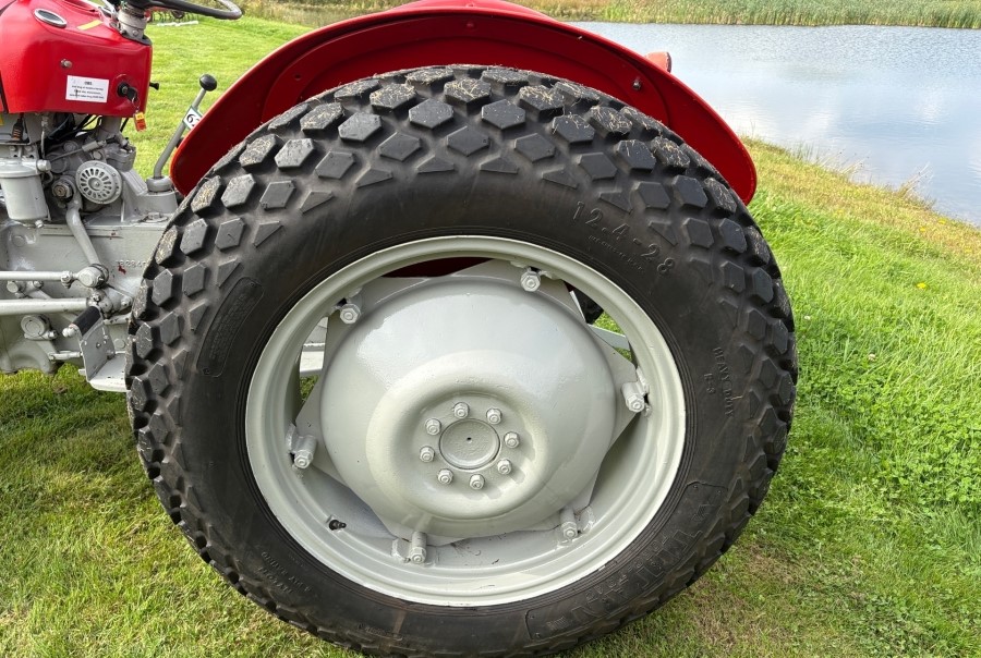 Tracteur Massey Ferguson 35X – Image 35
