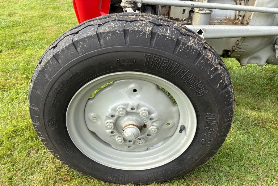 Tracteur Massey Ferguson 35X – Image 24