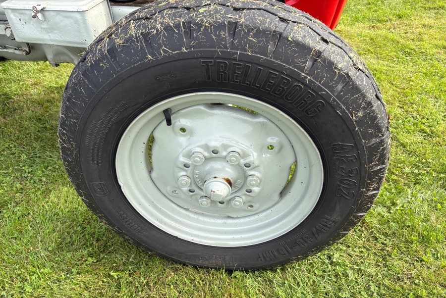 Tracteur Massey Ferguson 35X – Image 26