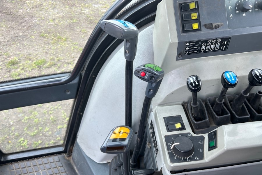 Valtra 8450 – Image 49