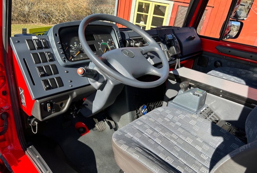 Unimog Mercedes-Benz U5000 Doka avec treuil – Image 9