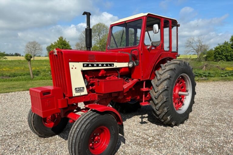 McCormick International Farmall 806