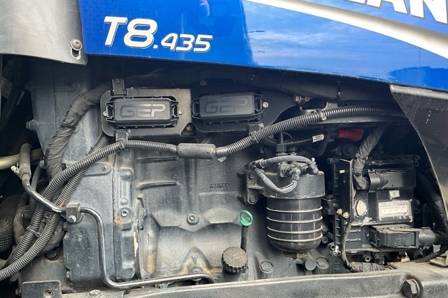New Holland T8.435 – Image 13