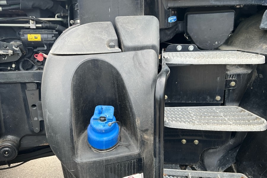 New Holland T8.435 – Image 38