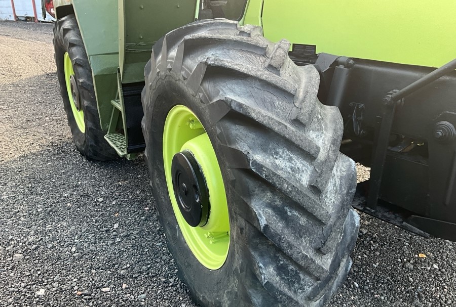 MB Trac 1300 avec grue et remorque forestière – Image 11