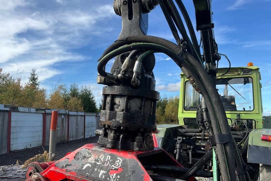 MB Trac 1300 avec grue et remorque forestière – Image 21