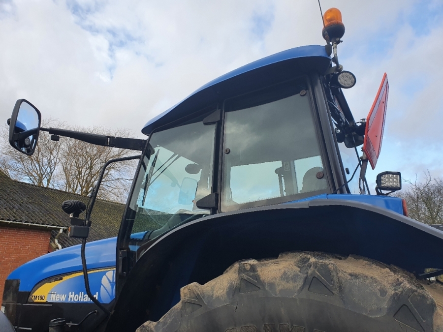 New Holland TM 190 – Image 16