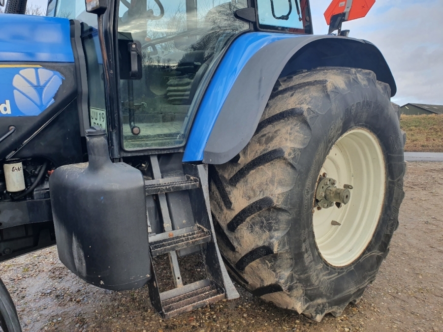 New Holland TM 190 – Image 17