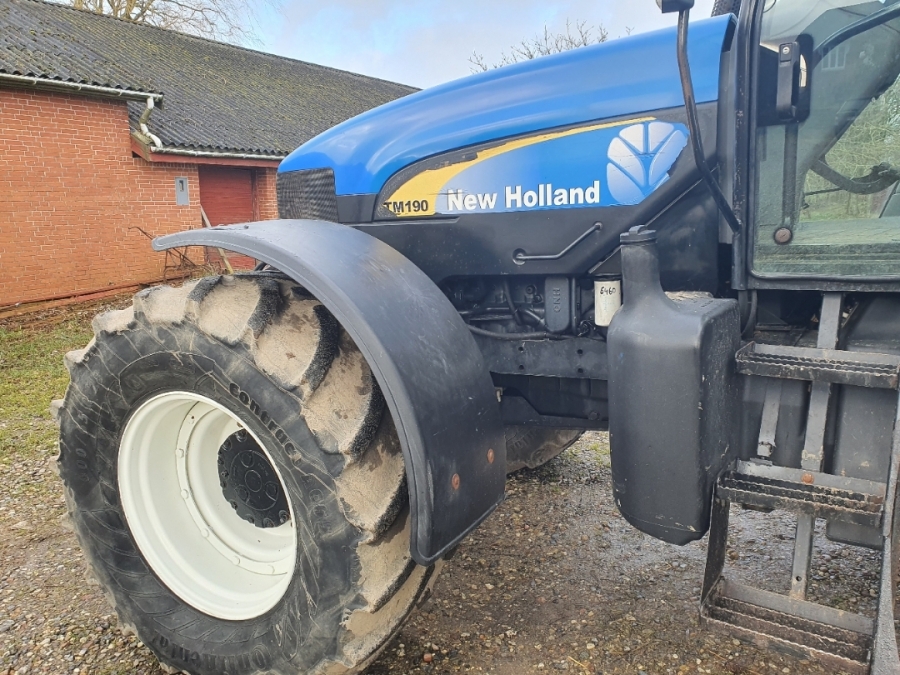 New Holland TM 190 – Image 18