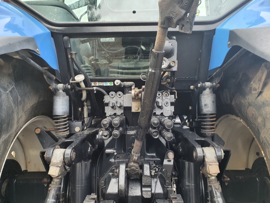 New Holland TM 190 – Image 21