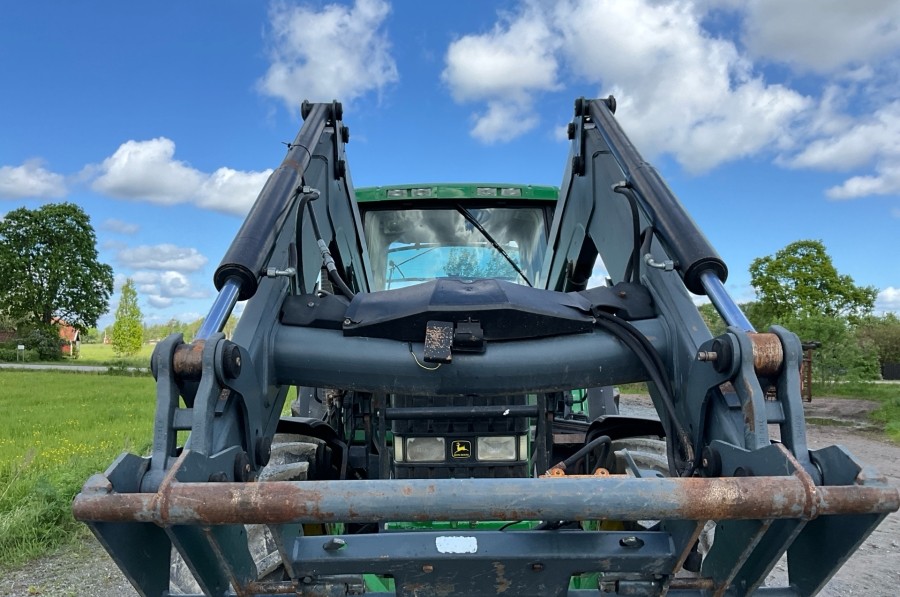John Deere 6910S – Image 6