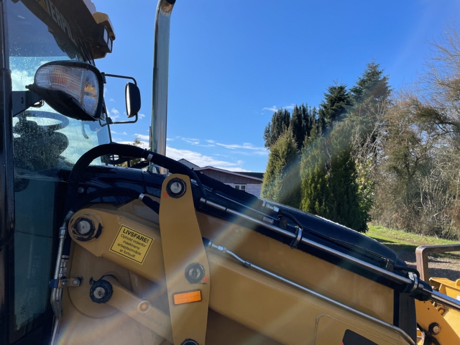 Caterpillar 442E – Image 25